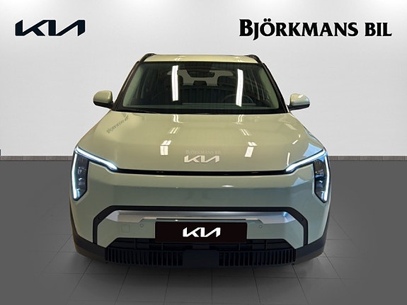 Kia EV3 2 of 5
