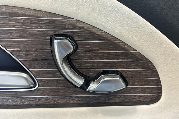 Mercedes-Benz GLB250+ 12 of 16