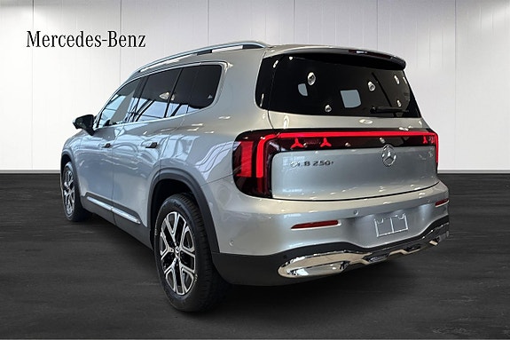 Mercedes-Benz GLB250+ 4 of 5