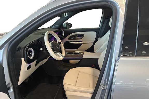 Mercedes-Benz GLB250+ 10 of 16