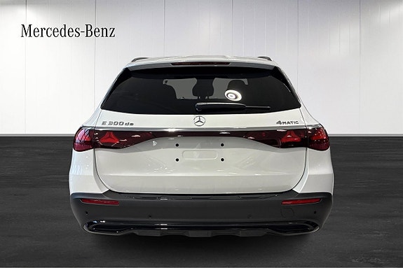 Mercedes-Benz E300 de 4 of 30