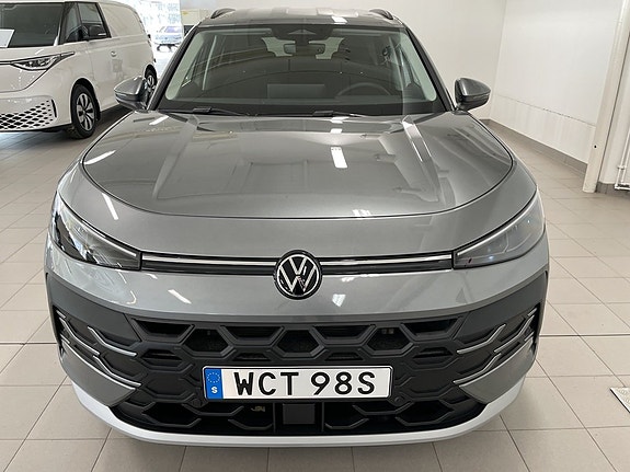 Volkswagen T-Roc 2 of 5