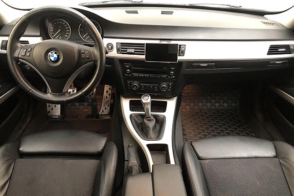 BMW 320d 4 of 6