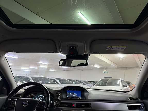 Volvo V70 11 of 16