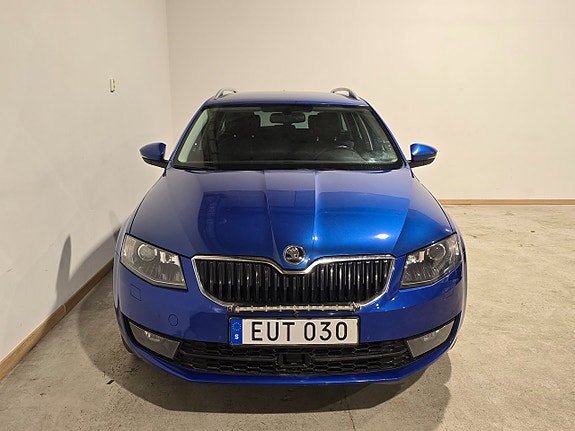 Skoda Octavia 2 of 5
