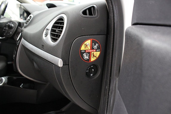 Renault Clio 18 of 19