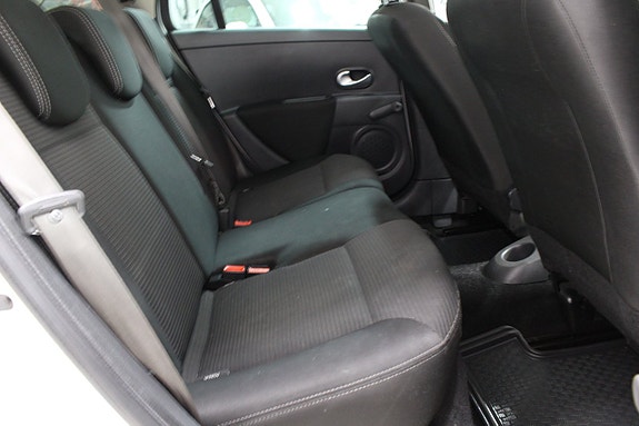 Renault Clio 16 of 19