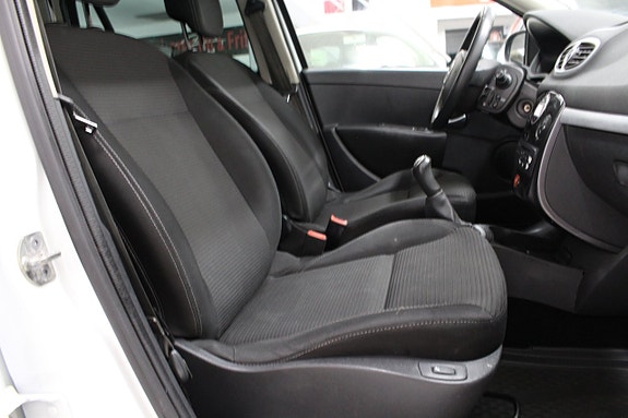 Renault Clio 17 of 19