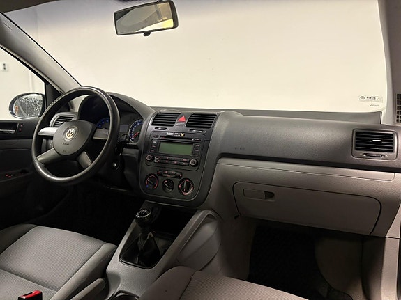 Volkswagen Golf V 9 of 13
