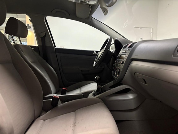 Volkswagen Golf V 11 of 13