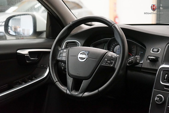 Volvo V60 12 of 18
