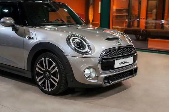 MINI Cooper S 3 of 5