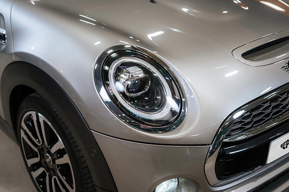 MINI Cooper S 4 of 5