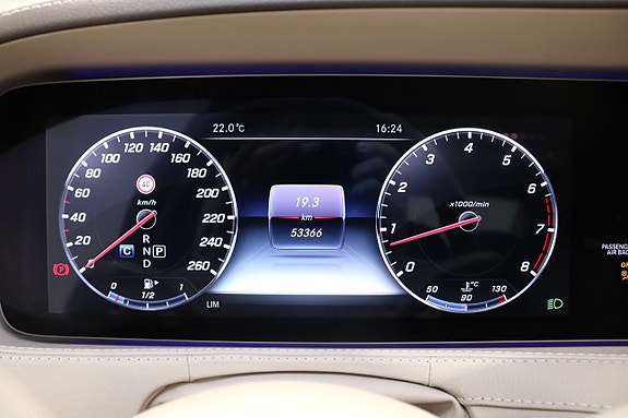 Mercedes-Benz S560 23 of 24