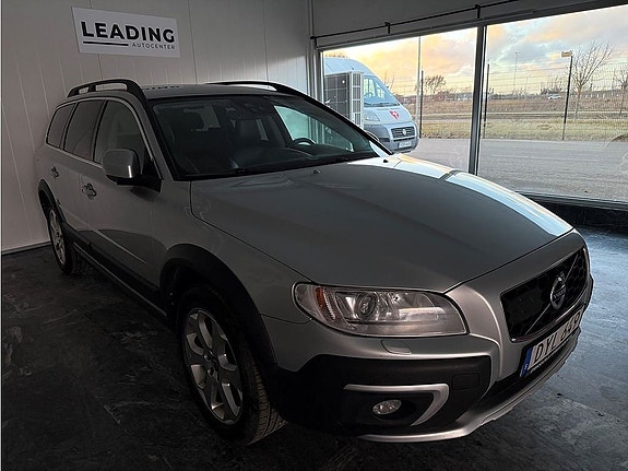 Volvo XC70 2 of 5
