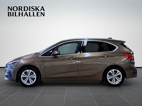 BMW 225xe 4 of 5