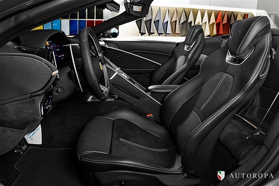 Ferrari Roma Spider 8 of 10