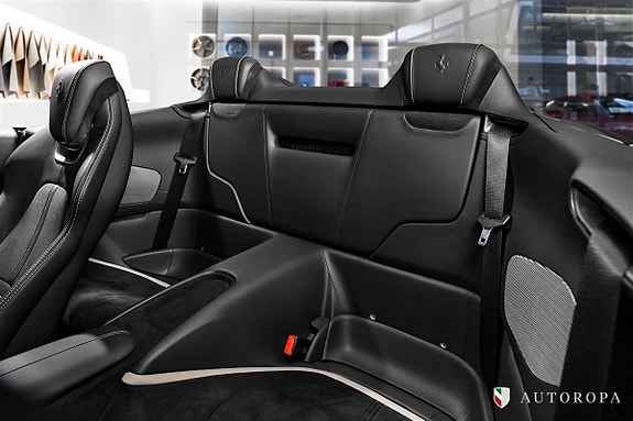 Ferrari Roma Spider 9 of 10
