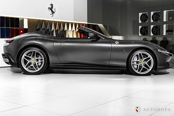 Ferrari Roma Spider 3 of 5