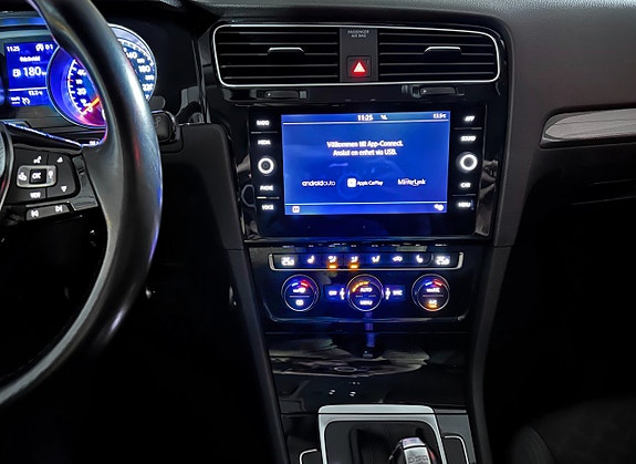 Volkswagen Golf VII 18 of 18