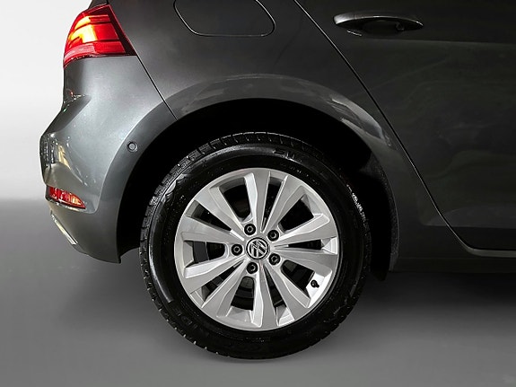 Volkswagen Golf VII 9 of 18