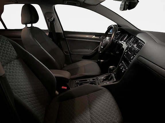 Volkswagen Golf VII 11 of 18