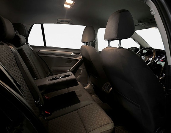 Volkswagen Golf VII 12 of 18