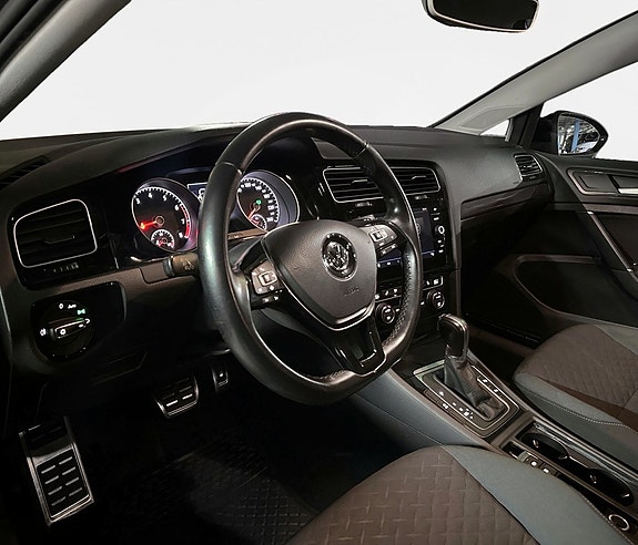 Volkswagen Golf VII 14 of 18