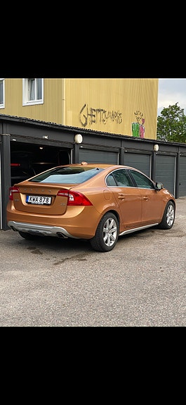 Volvo S60 4 of 5