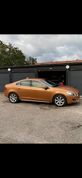 Volvo S60 2 of 5