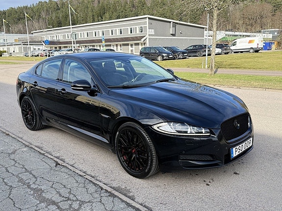 Jaguar XF 2 of 7
