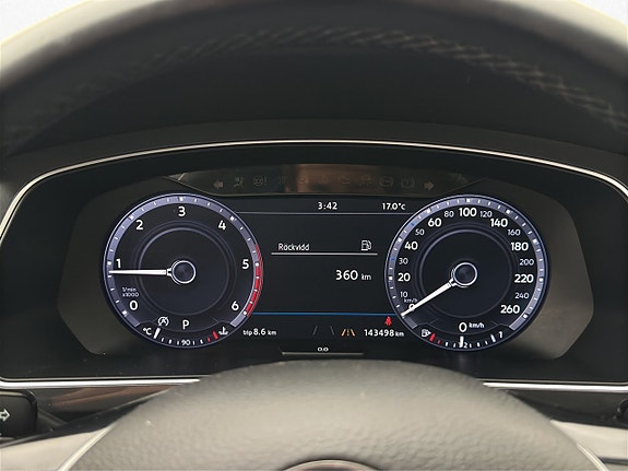 Volkswagen Tiguan 12 of 25