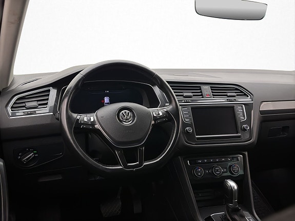 Volkswagen Tiguan 9 of 25