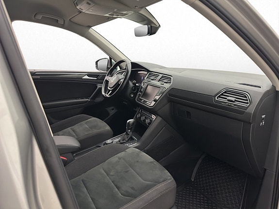 Volkswagen Tiguan 10 of 25
