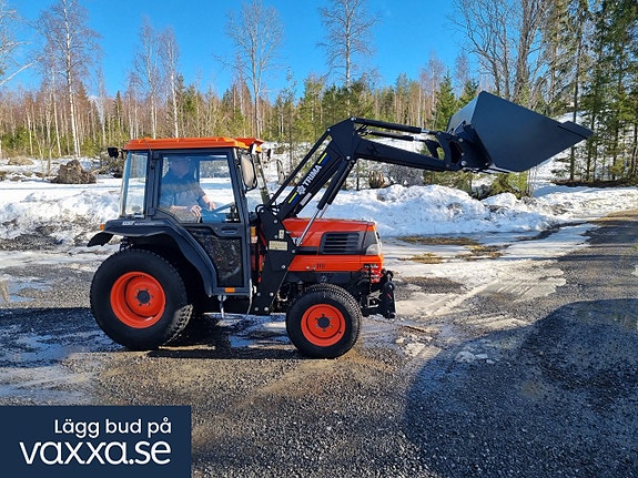 Kubota L4200 GST 4WD med lastare, Plog och Sandspridare.