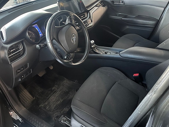 Toyota C-HR 10 of 12