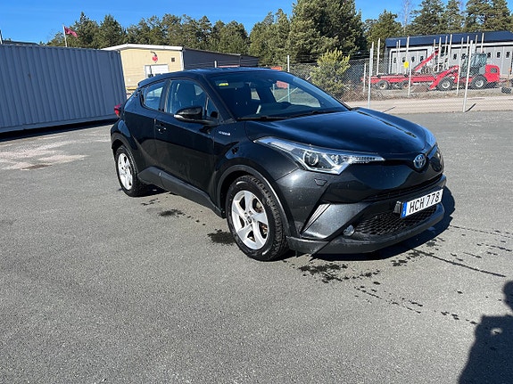 Toyota C-HR 2 of 5