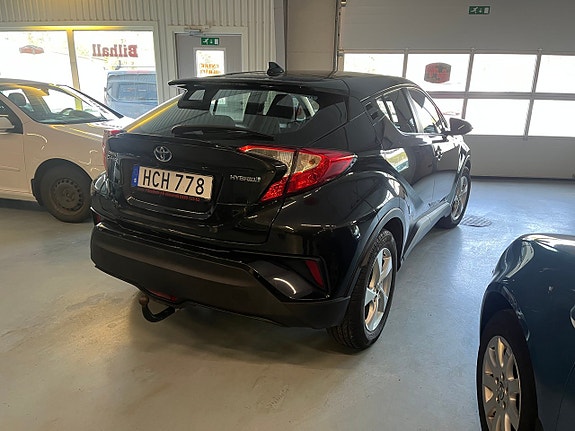 Toyota C-HR 9 of 12