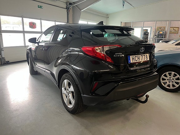 Toyota C-HR 8 of 12