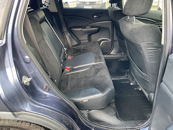 Honda CR-V 17 of 28