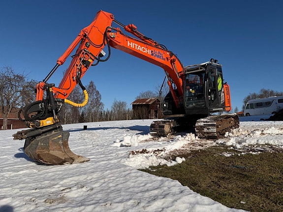 Bandgrävmaskin Hitachi ZX135US-6 -2018 | Engcon via auktion