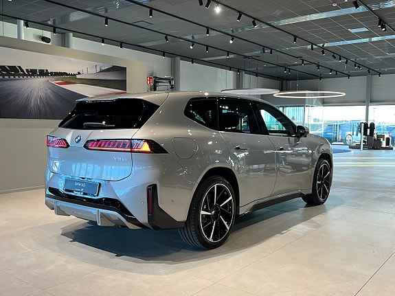 BMW iX3 4 of 5