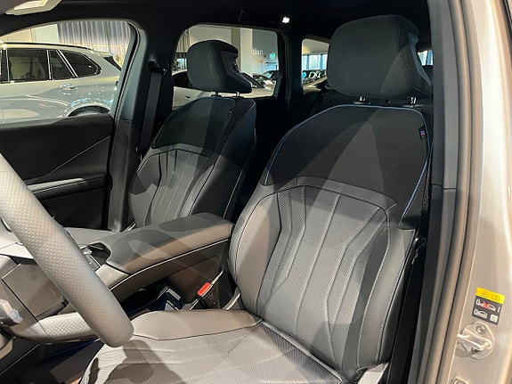 BMW iX3 8 of 27
