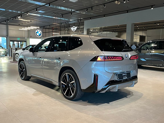 BMW iX3 6 of 27