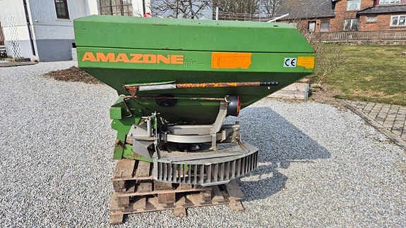 Amazone gödningsspridare