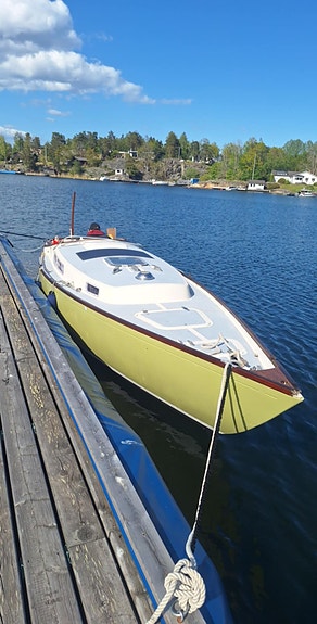 Superfin RJ85 2 of 5