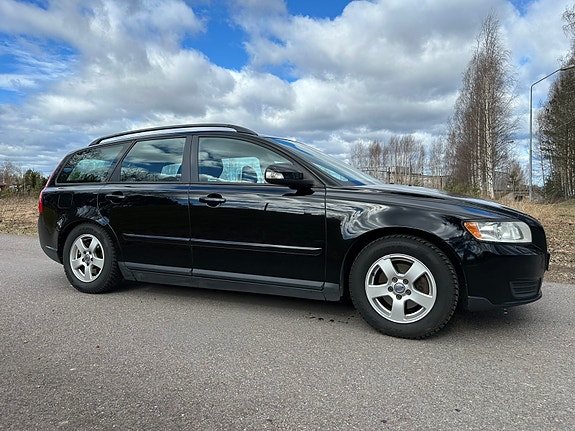 Volvo V50 3 of 4