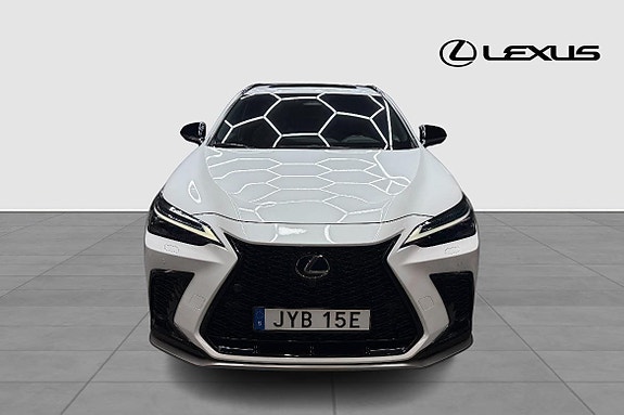 Lexus NX450h+ 7 of 19