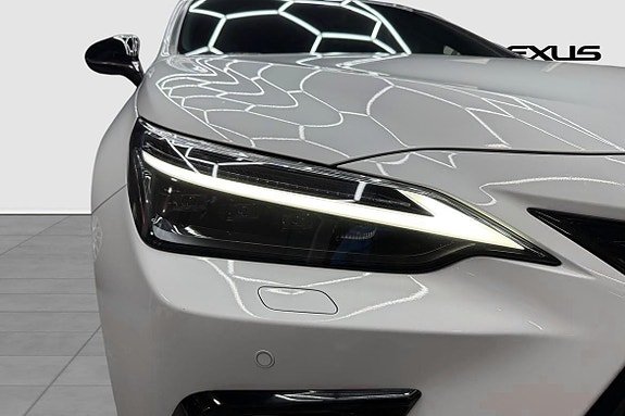 Lexus NX450h+ 8 of 19