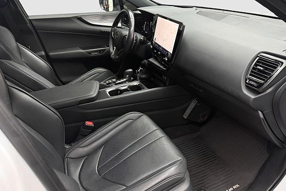 Lexus NX450h+ 12 of 19